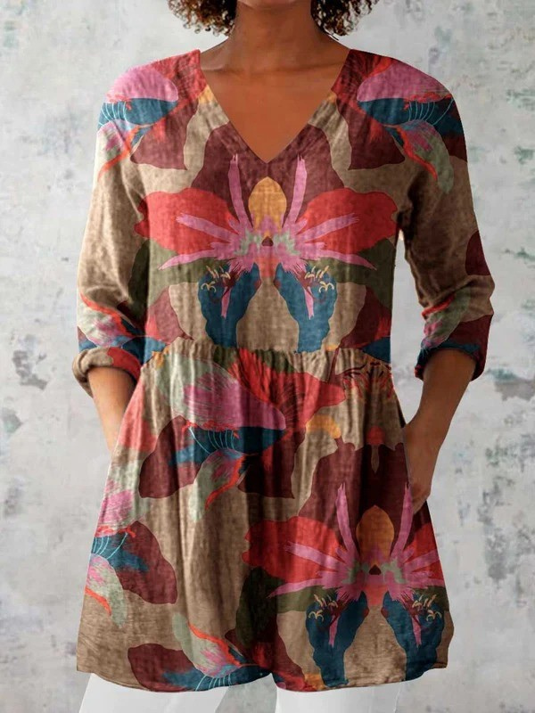 Jutta, lange Bluse mit V-Ausschnitt in Altrosa, abstraktes Blütenmuster in Rosé und Beige, von Hanna Hamburg