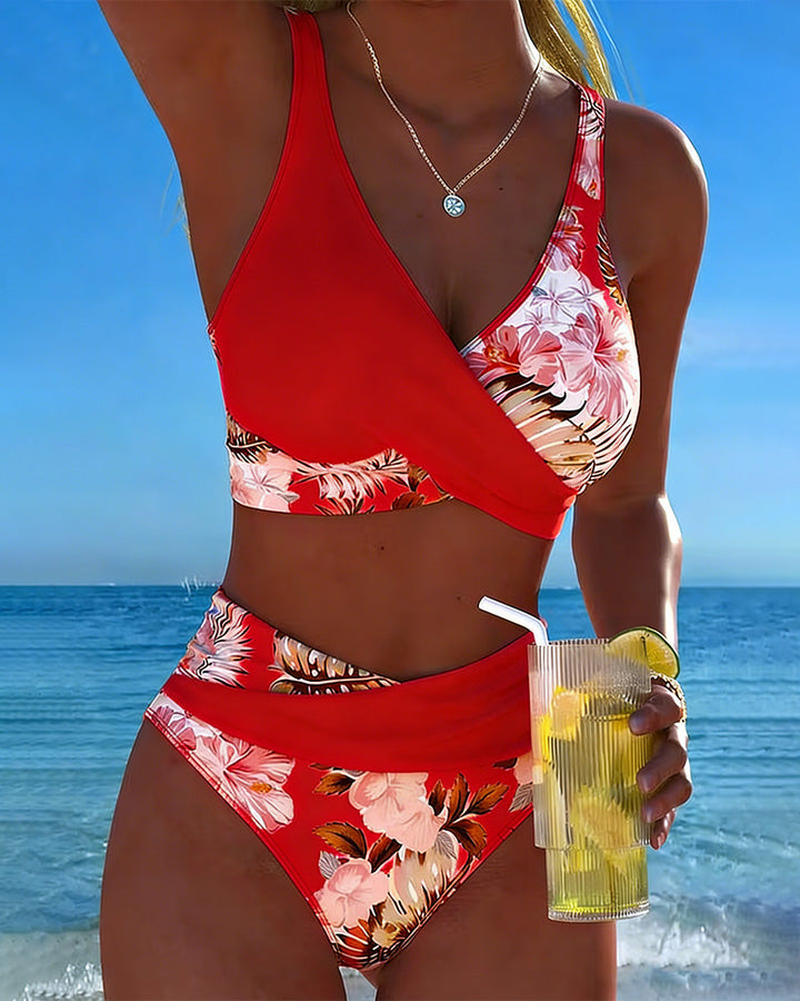 Bikini mit kontrastierendem Blumenmuster und Schlitz von Hanna Hamburg