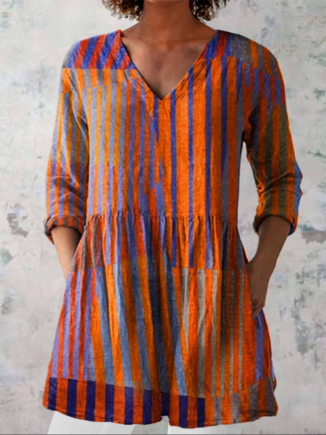 Silke, lange Bluse mit V-Ausschnitt in Orange, Streifenmuster in Orange und Braun, von Hanna Hamburg