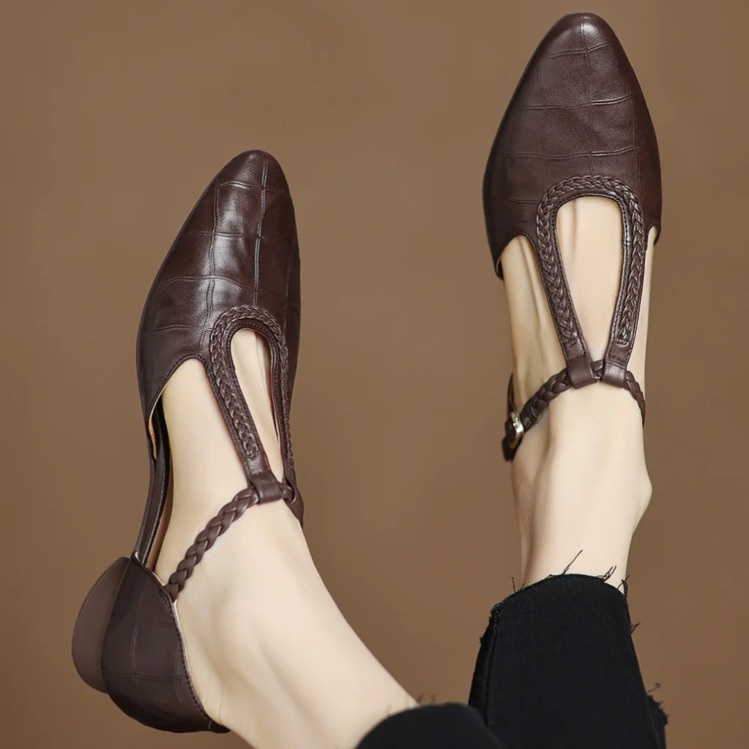 Greta | Klassische Leder-T-Steg-Schuhe mit geflochtenem Detail