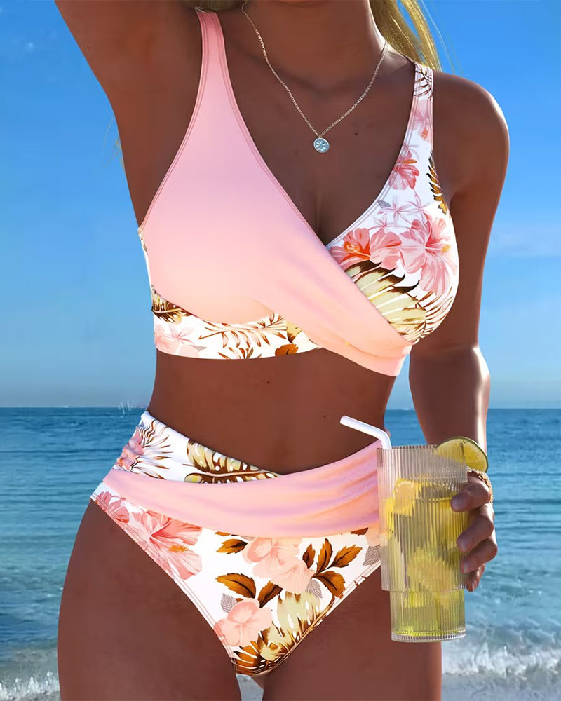 Bikini mit kontrastierendem Blumenmuster und Schlitz von Hanna Hamburg