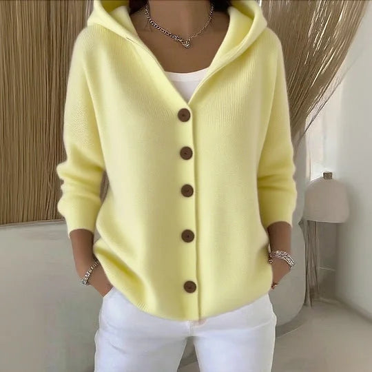 Marisse | Kapuzen-Strickjacke mit Knopfleiste von Hanna Hamburg, Strickjacke für Damen