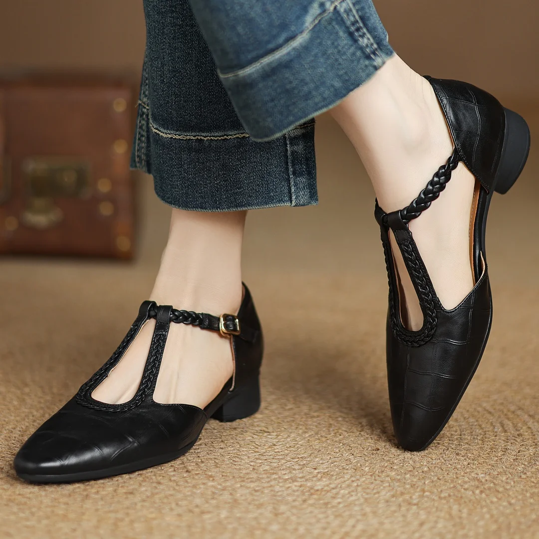 Greta | Klassische Leder-T-Steg-Schuhe mit geflochtenem Detail