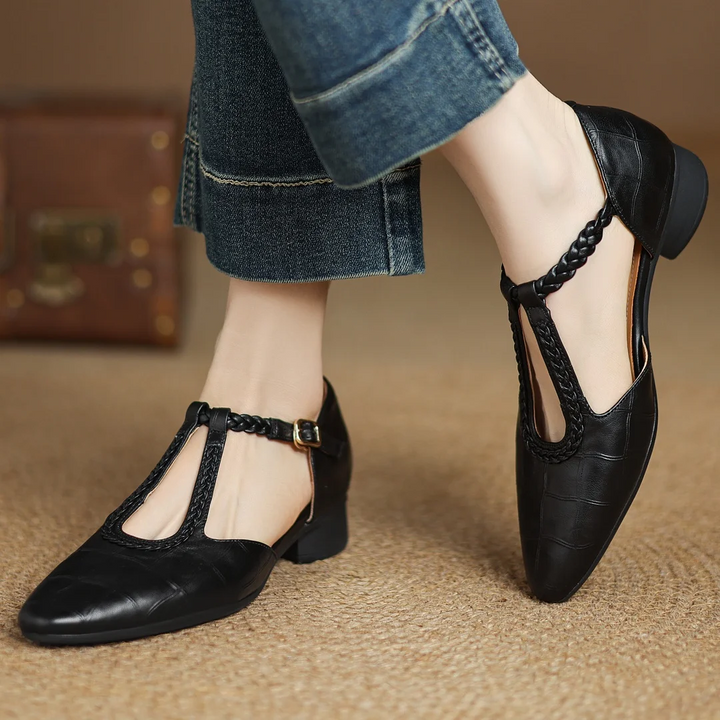 Greta | Klassische Leder-T-Steg-Schuhe mit geflochtenem Detail
