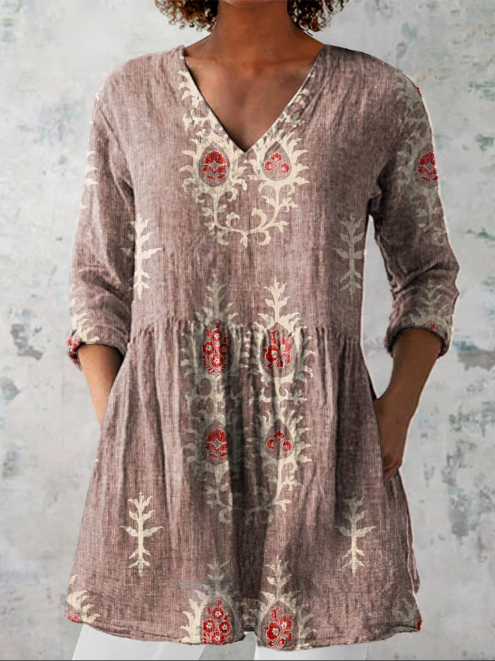 Barbara, lange Bluse mit V-Ausschnitt in Rosa, feines Blütenmuster im Stickerei-Look, von Hanna Hamburg
