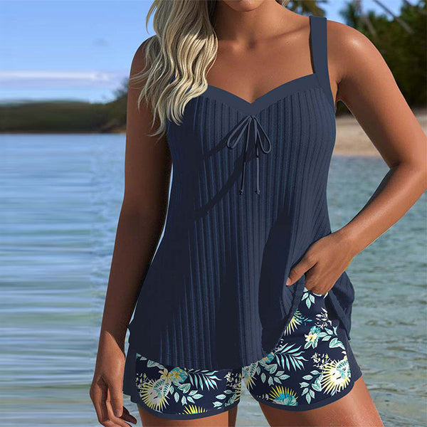 Gestreifter Tankini mit Zweiteiligem Strandshort von Hanna Hamburg