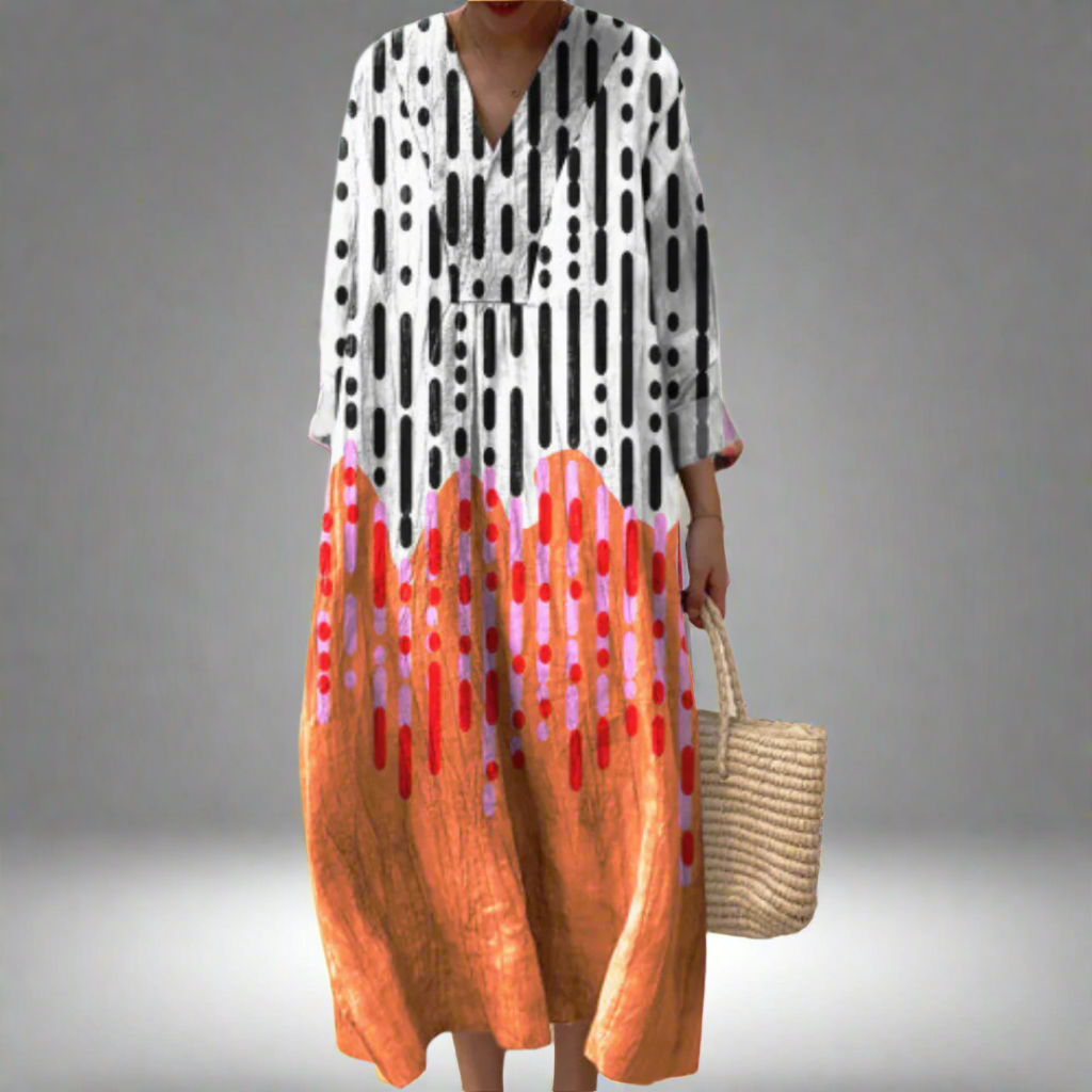 Reinhild, weites geometrisches Sommerkleid in Orange, Streifenmuster in Schwarz-Weiß mit kräftigem Orange, von Hanna Hamburg