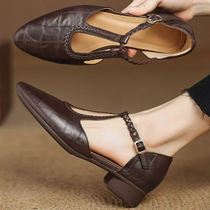 Greta | Klassische Leder-T-Steg-Schuhe mit geflochtenem Detail