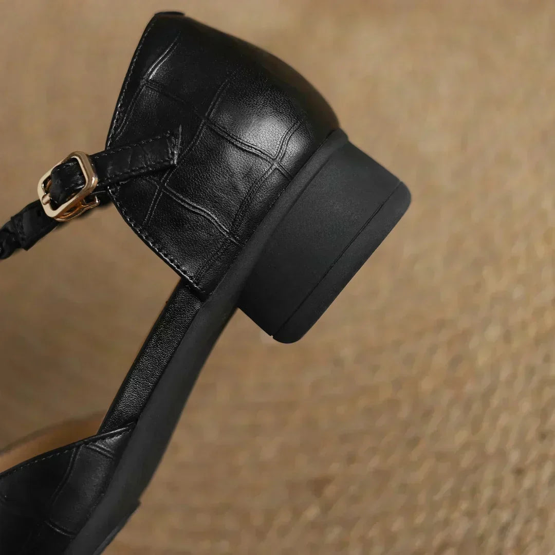 Greta | Klassische Leder-T-Steg-Schuhe mit geflochtenem Detail