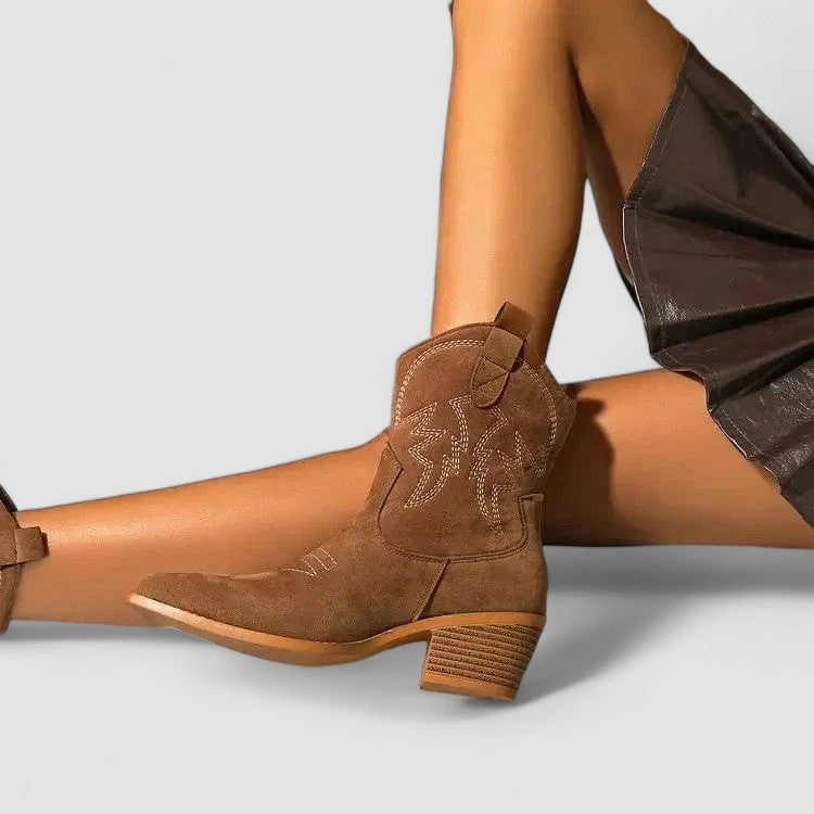 Ilsa | Bestickte Western-Stiefelette in Braun