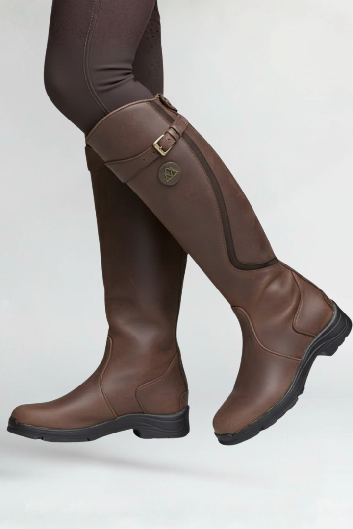 Imke | Kniehoher Stiefel mit Riemen am Schaft
