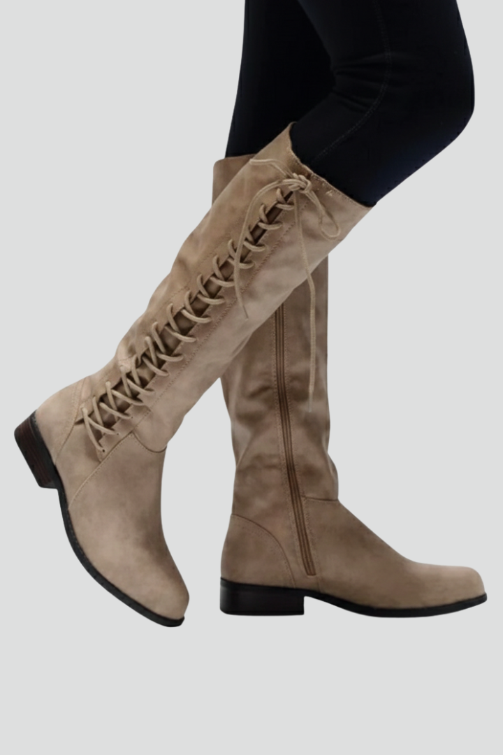 Hilma | Kniehoher Stiefel mit Schnürung hinten