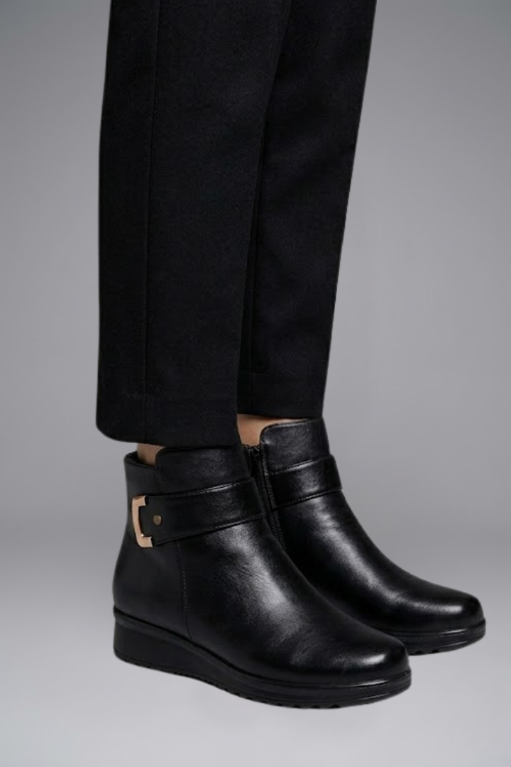 Bernhilde | Stiefelette mit Lammfellkragen