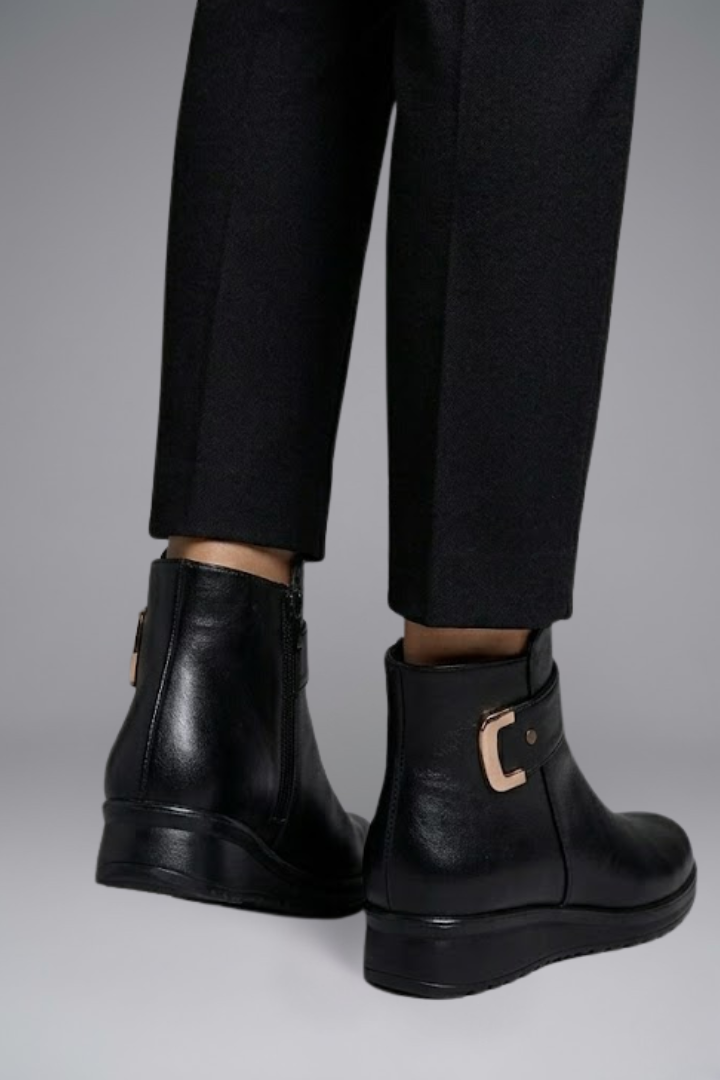 Bernhilde | Stiefelette mit Lammfellkragen