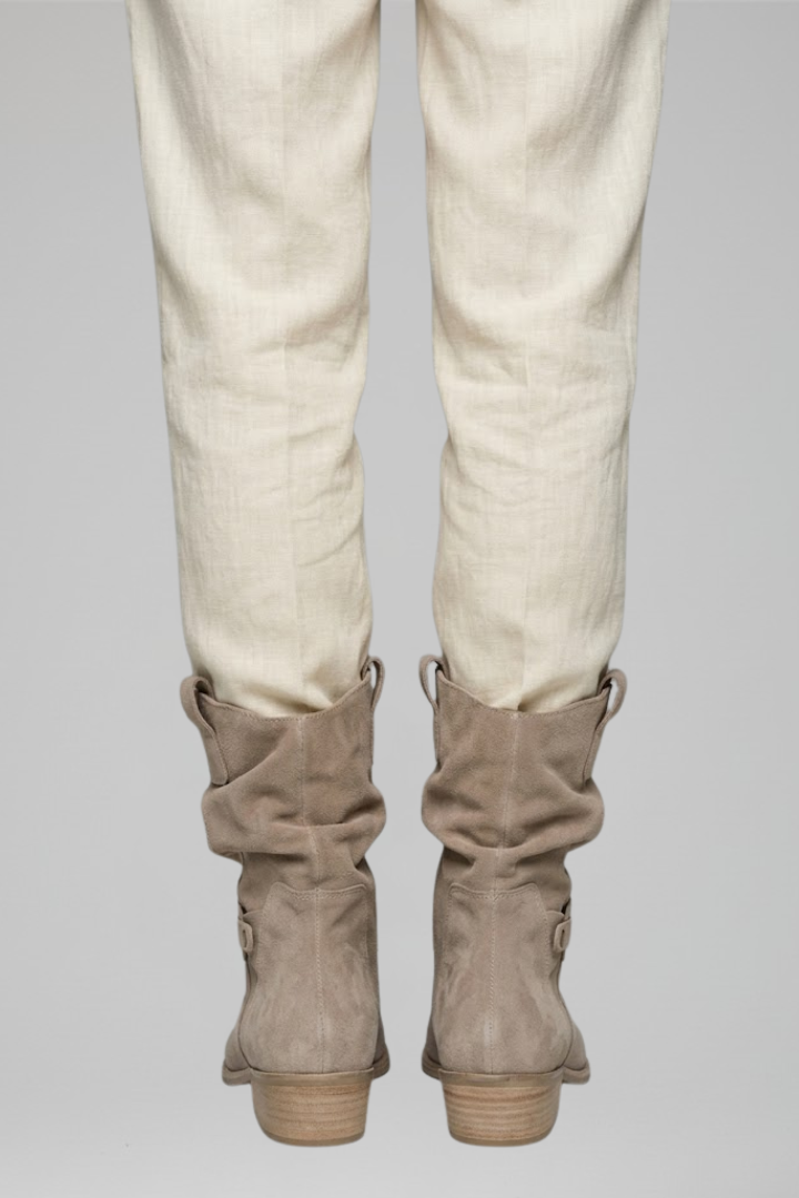 Cäcilie | Wadenhoher Slouch-Stiefel mit Riemen
