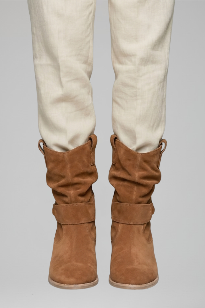 Cäcilie | Wadenhoher Slouch-Stiefel mit Riemen