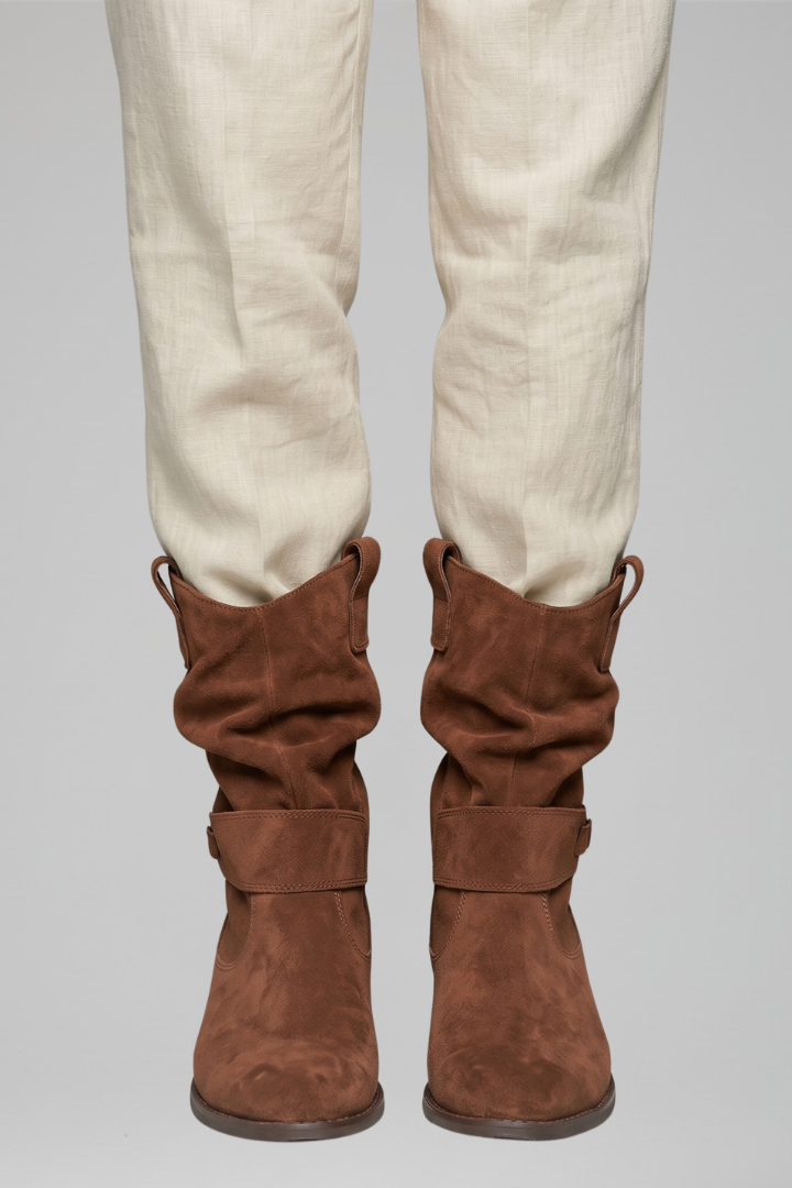 Cäcilie | Wadenhoher Slouch-Stiefel mit Riemen