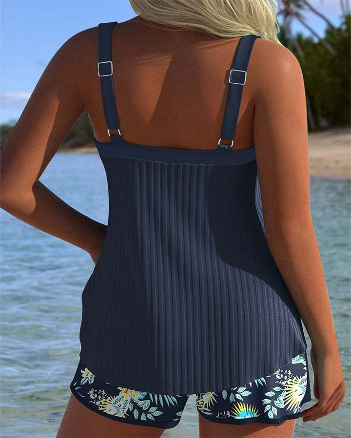 Gestreifter Tankini mit Zweiteiligem Strandshort von Hanna Hamburg