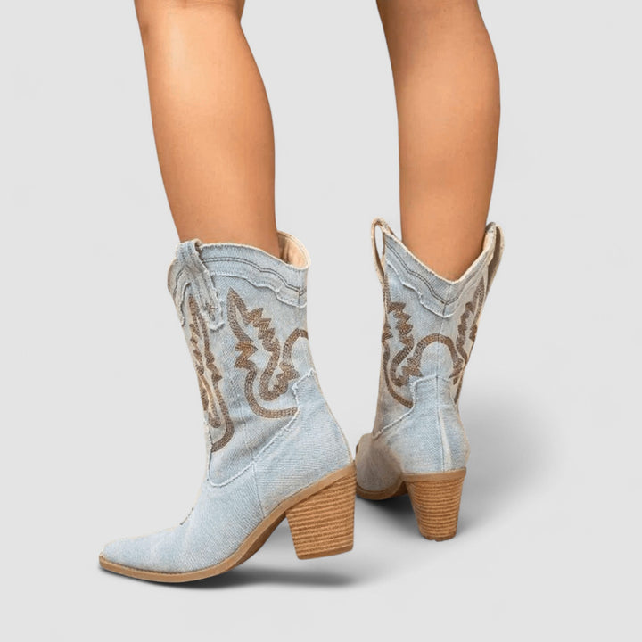 Apollonia | Bestickte Western-Stiefelette in Hellblau